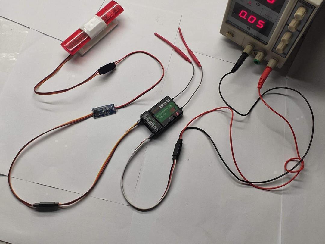 ラジコンの受信機の空きCHにLED電飾のON/OFFができるスイッチ E207 - メルカリ ラジコンの受信機の空きCHにLED電飾のON/OFFができるスイッチ E207 - メルカリ