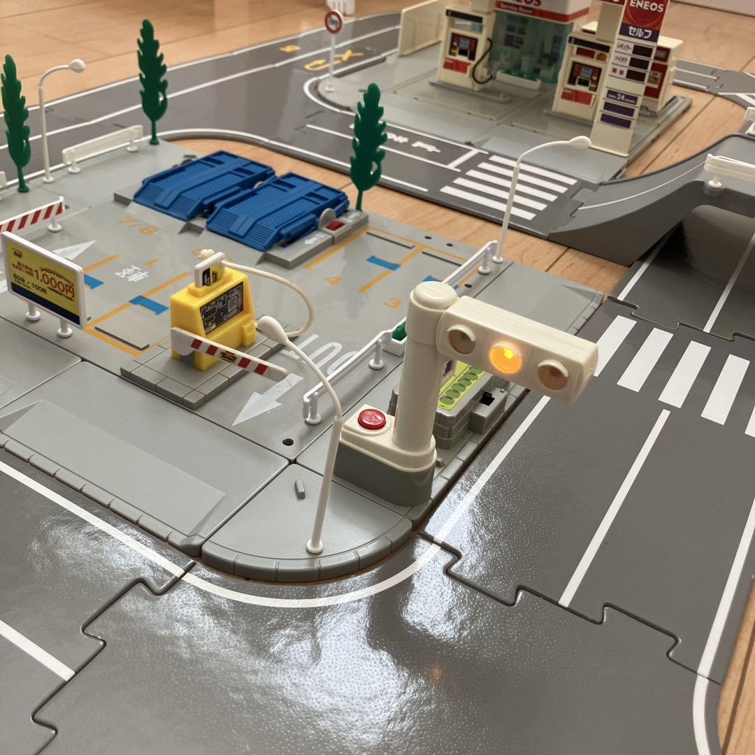 トミカタウン エネオス 交番 駐車場 信号機×2 陸橋 つながる道路