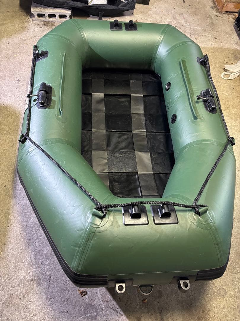 BEE 200M ウッドロール床 一人乗りゴムボート 中古品 BEE 200M ウッドロール床 一人乗りゴムボート 中古品