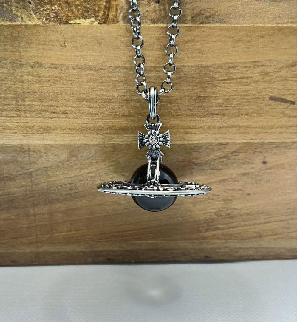 Vivienne westwood 花柄　オーブネックレス Vivienne westwood 花柄 オーブネックレス - メルカリ
