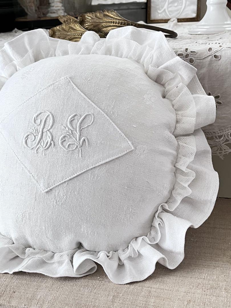 美品】フランスアンティーク BJ花文字刺繍 フリルラウンド
