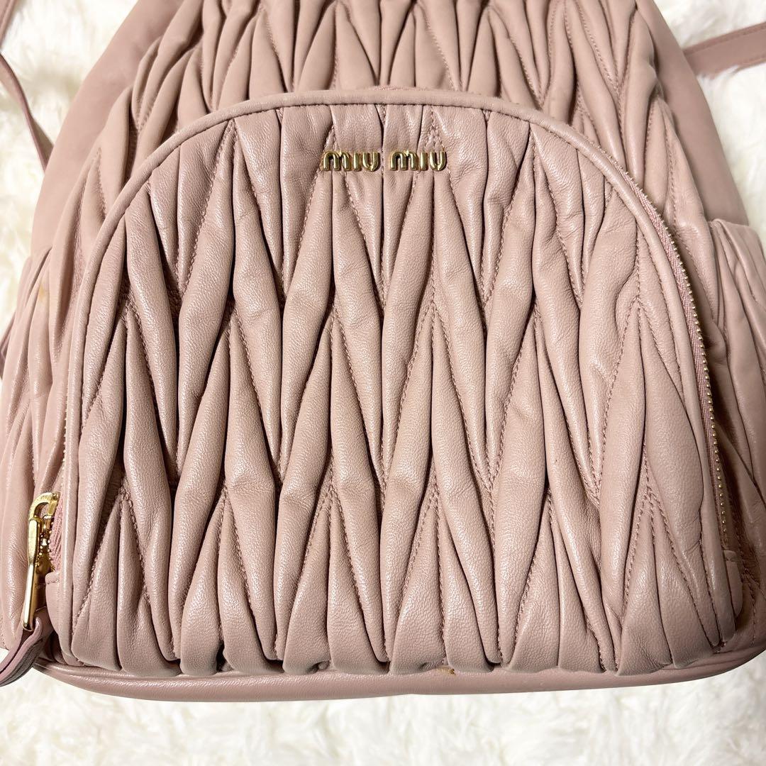 MIU MIU リュックサック マテラッセ ナッパレザー ピンクベージュ MIU MIU リュックサック マテラッセ ナッパレザー ピンクベージュ