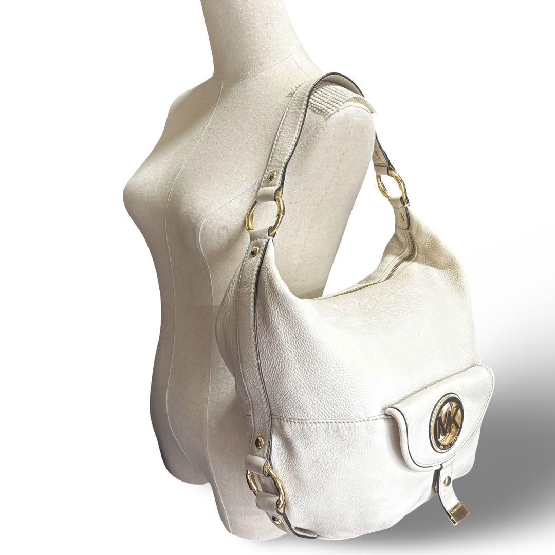 【良品】マイケルコース ショルダーバッグ ロゴ金具 オフホワイト 肩掛け 大容量 【良品】マイケルコース ショルダーバッグ ロゴ金具 オフホワイト 肩掛け 大容量