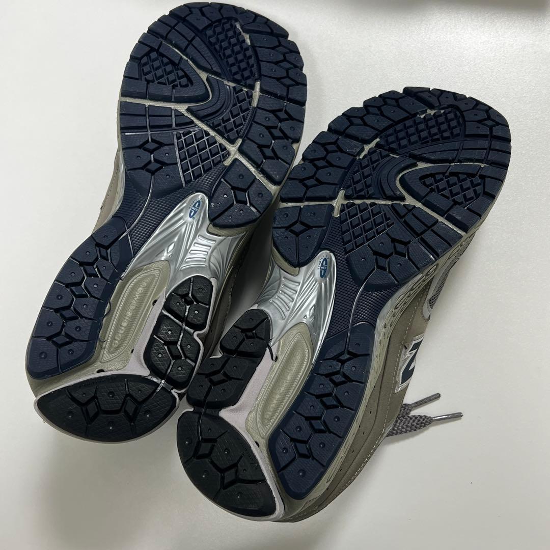 New Balance 2002RA グレー 26.5cm. 新品未使用 New Balance 2002RA グレー 26.5cm. 新品未使用