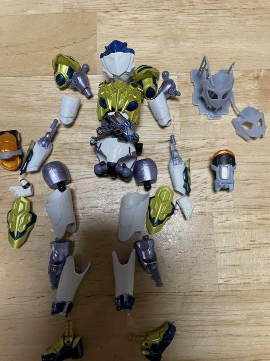 仮面ライダーバルキリー　ライトニングホーネット　フィギュアーツ　改造