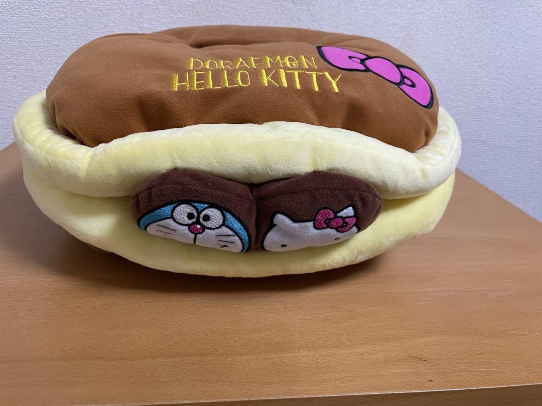 【限界値下げ❣️】ハローキティドラえもん コラボ　 テッシュカバー 本日限定限界値下げ❣️】ハローキティ ドラえもん コラボ