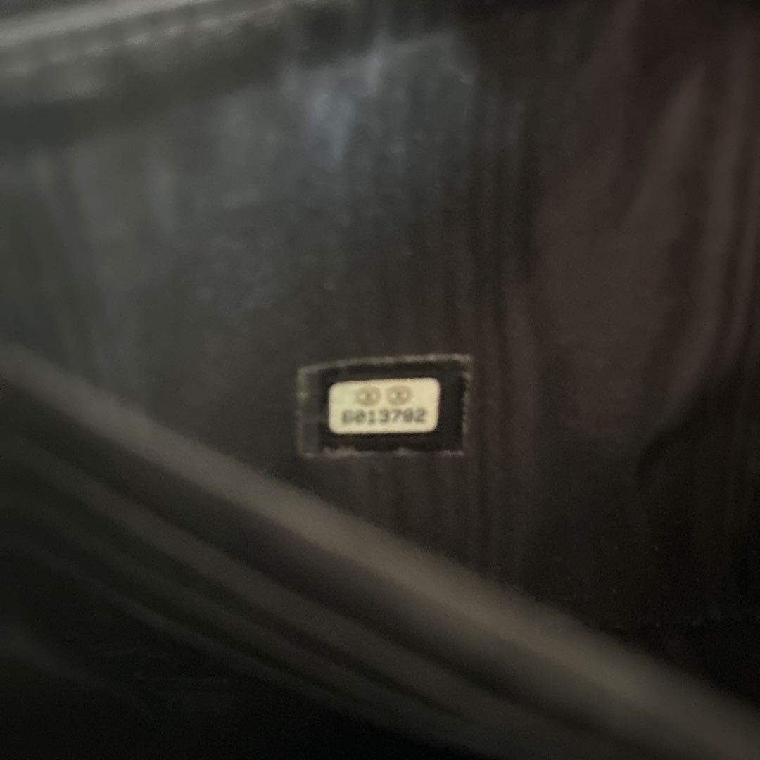 『訳アリ』　　CHANEL ブラックレザー 長財布