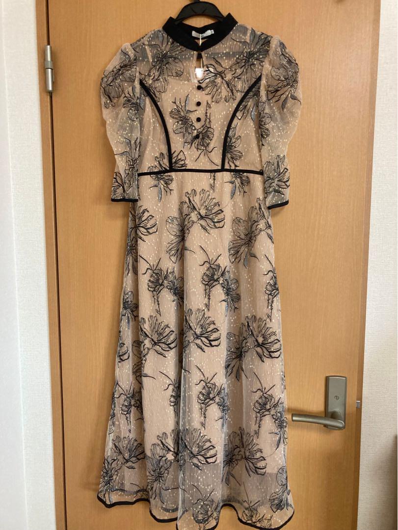 Leja 配色パイピングプチハイネック花柄刺繍ラメレースロング丈　ベージュ　S