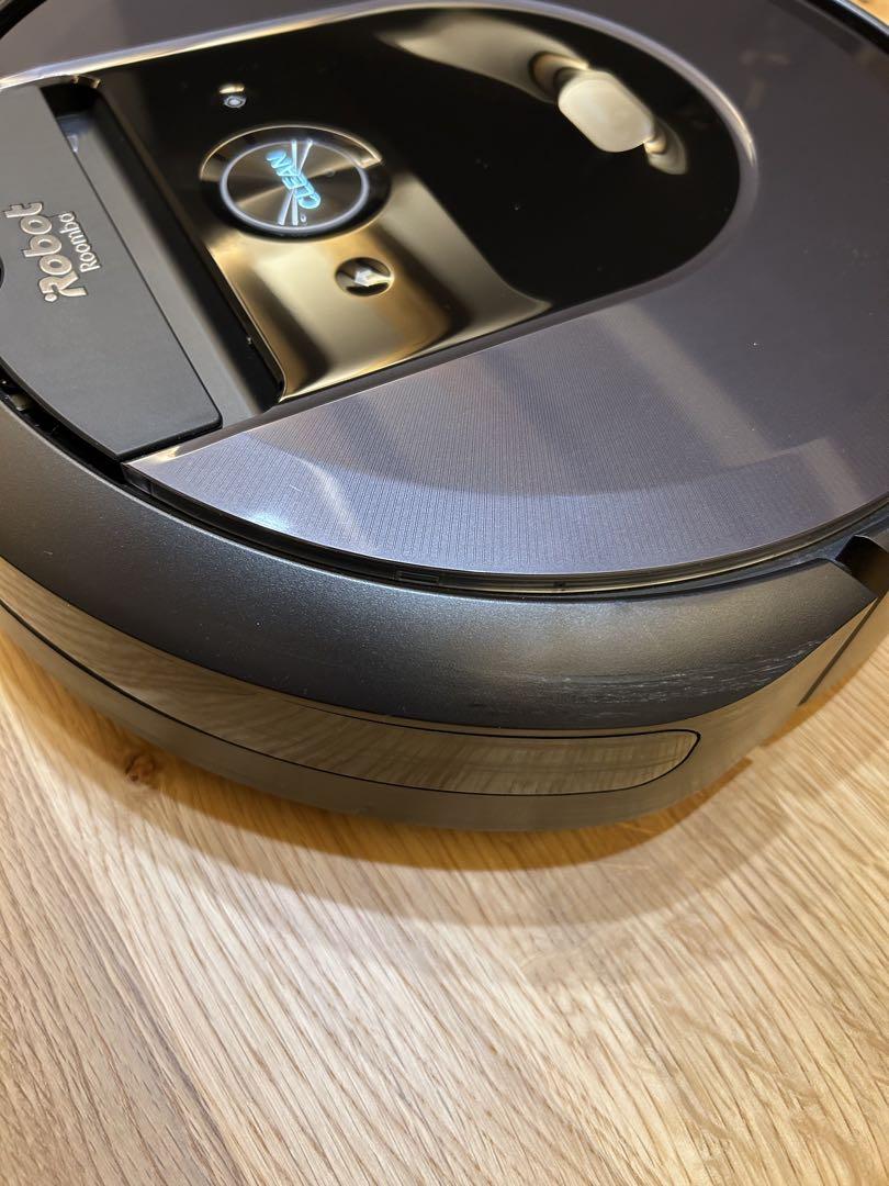 Roomba i7 ロボット掃除機 本体　充電ドック、フィルター付き Amazon | ルンバ i7 ロボット掃除機 アイロボット 水洗いできる
