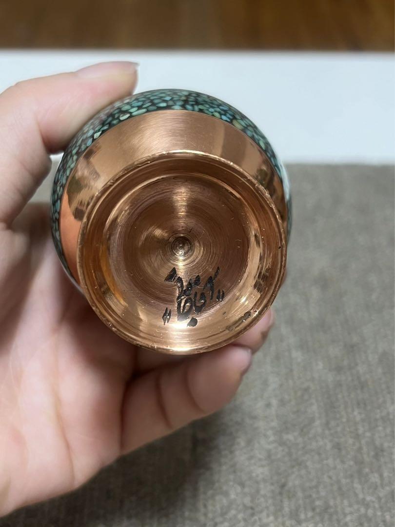 ペルシャの手作り銅とターコイズの花瓶 在銘