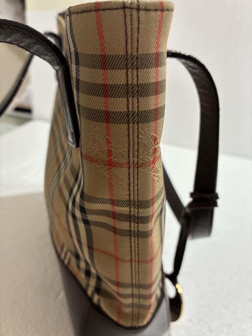 Burberry チェック柄トートバッグ、（ハンドバック）　アクセサリーロゴ付き