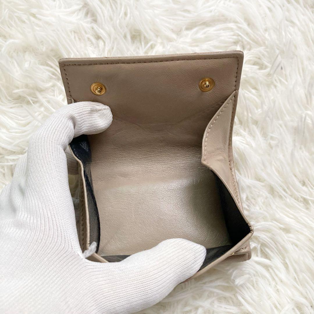 極美品】 Saint Laurent サンローラン3つ折り財布 ベージュ ロゴ 極美品】 Saint Laurent サンローラン3つ折り財布 ベージュ ロゴ