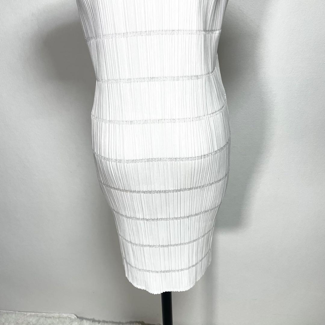 美品　プリーツプリーズ　ホワイト　キャップスリーブ　ワンピース　 サイズ3