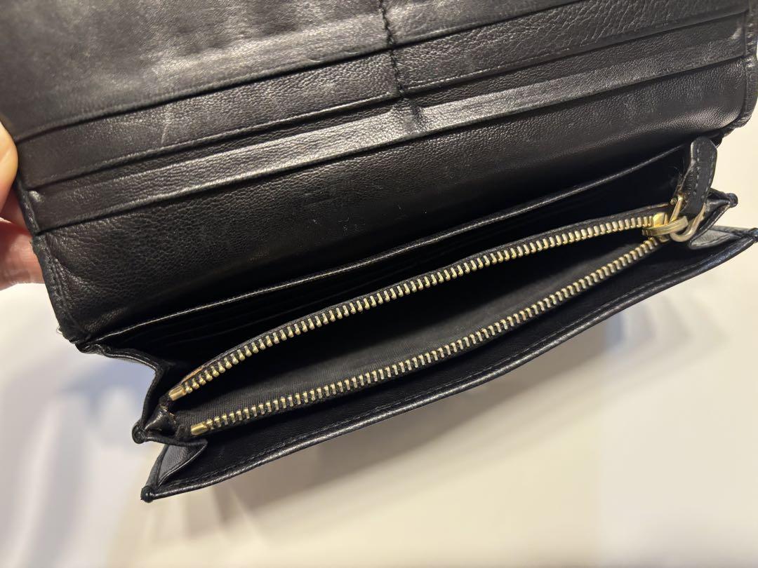 美品✨PRADAギャザー 長財布 折り財布 黒 プリーツ デザイン PRADA 黒レザー 二つ折り長財布 ギャザー入り - メルカリ