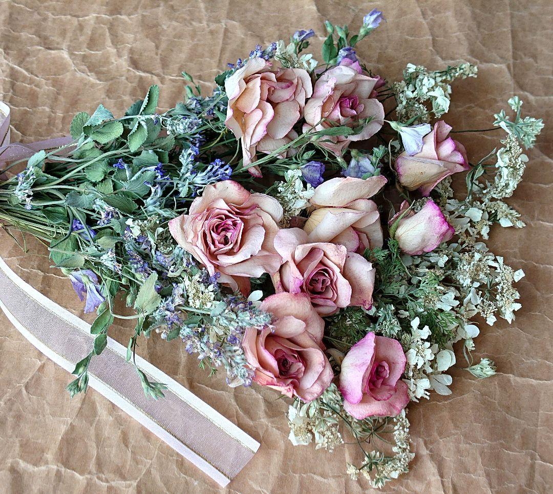 ピンク白紫 バラとキャットミントのドライフラワー スワッグ # 300