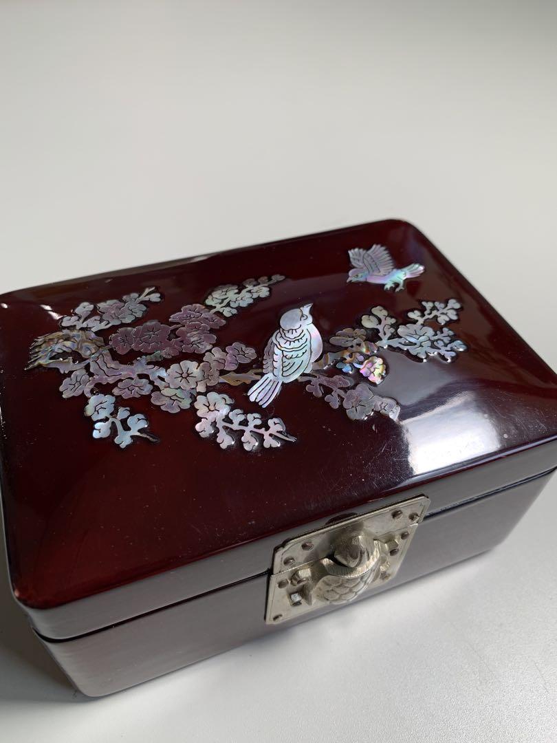 宝石箱　貝細工の鳥と花