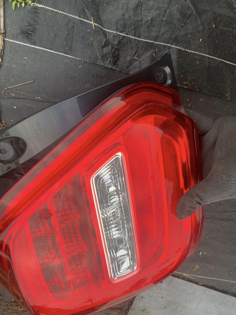 レンズ欠け　スズキ 純正 ZC33S スイフトスポーツ LED テールライト