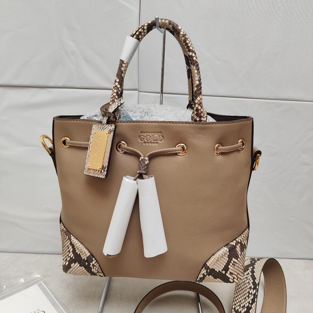 新品未使用品 ✨ ココセリュクスゴールド　4WAYバック パイソン