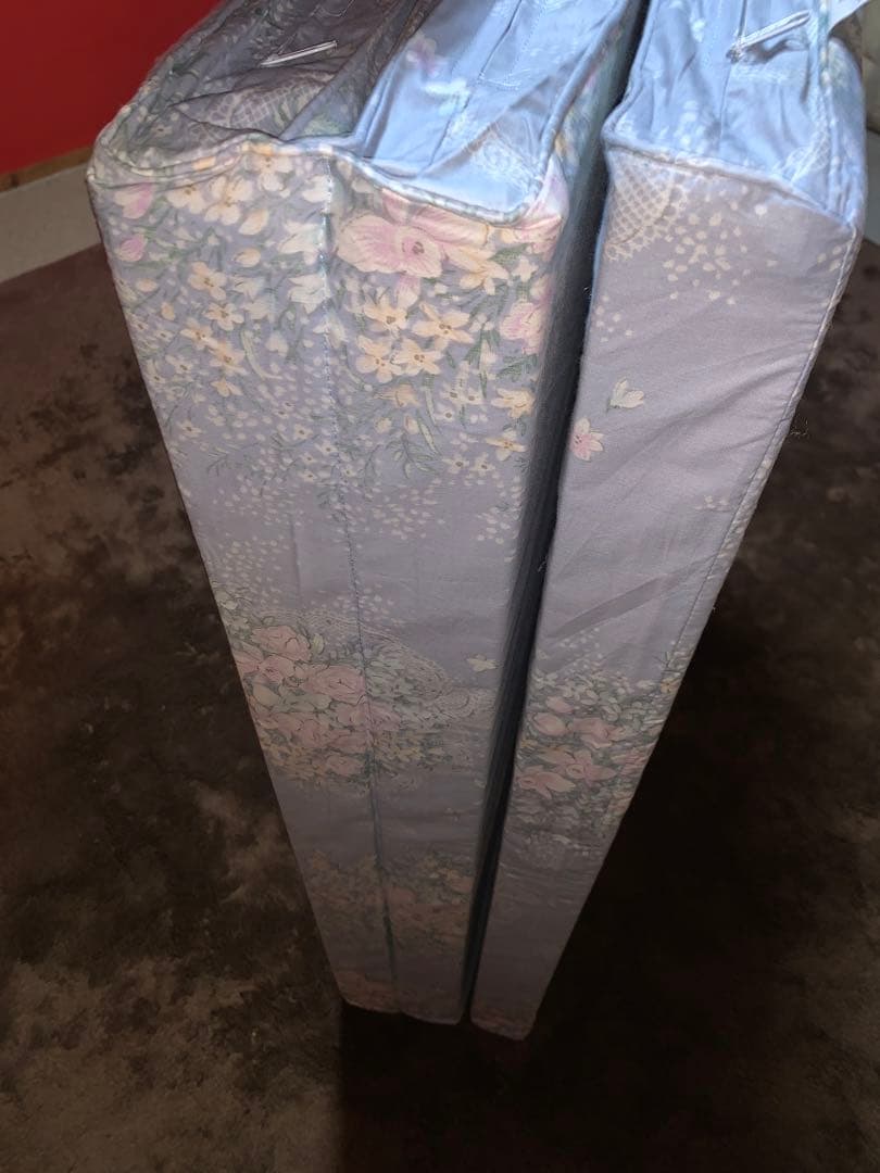 シングル硬質三つ折りマットレスで体圧を軽減 固くて軽い