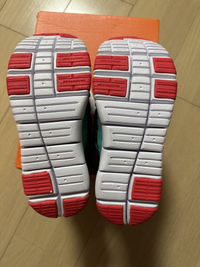 NIKE★ナイキダイナモフリー22cm 新品・未使用タグ付き。ブラック