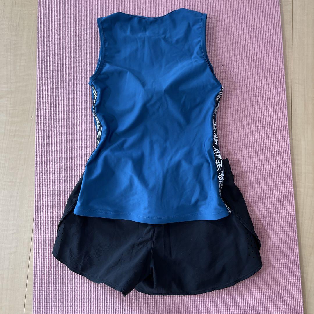 Nike 水着セット 青いトップスと黒いショートパンツ Nike フィットネス水着 タンクトップ・ショートパンツセット M