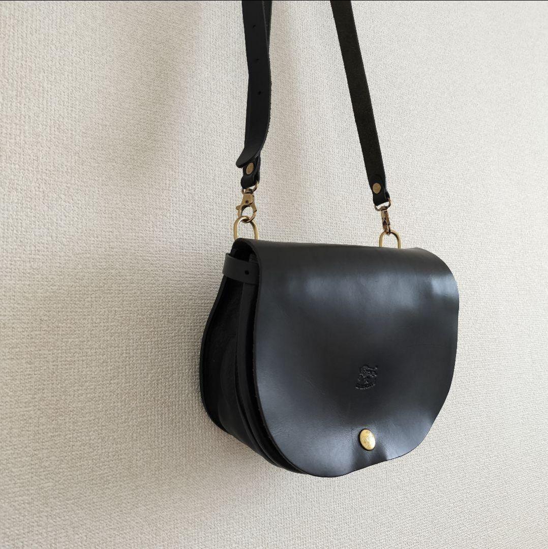 【IL BISONTE】黒レザーショルダーバッグ 保存袋付き 【IL BISONTE】黒レザーショルダーバッグ 保存袋付き