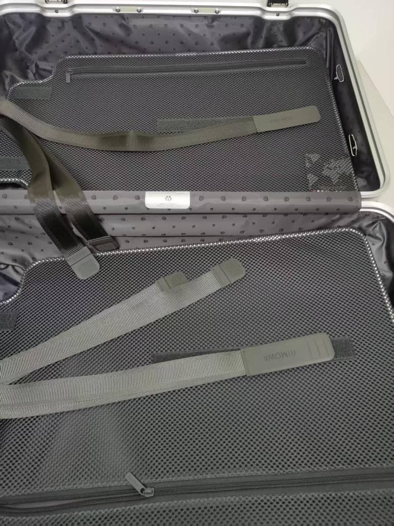 RIMOWA シルバー スーツケース RIMOWA シルバー スーツケース