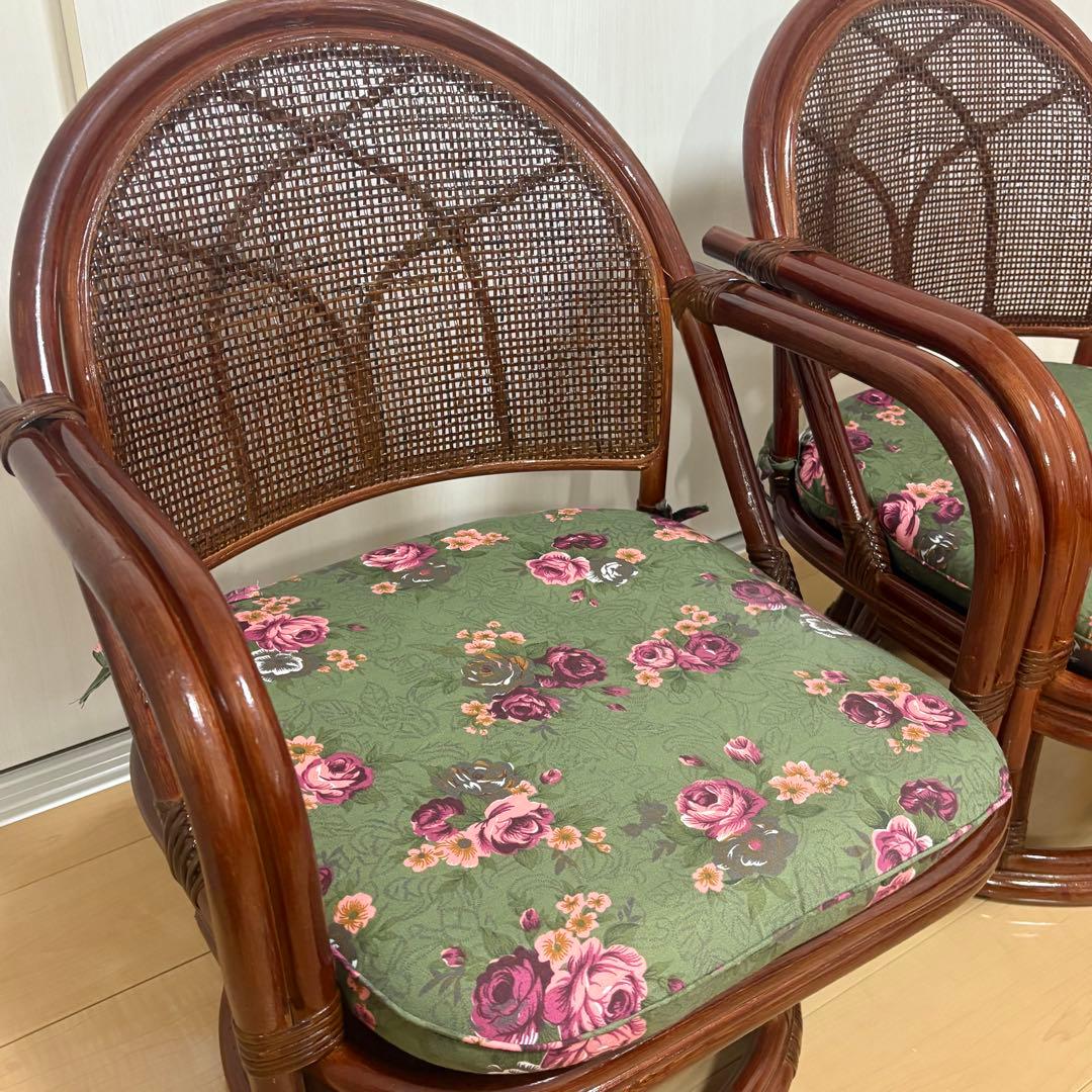 【アンティーク】籐 ラタン製 回転座椅子 クッション アームチェア 2脚セット アンティーク】籐 ラタン製 回転座椅子 クッション アームチェア