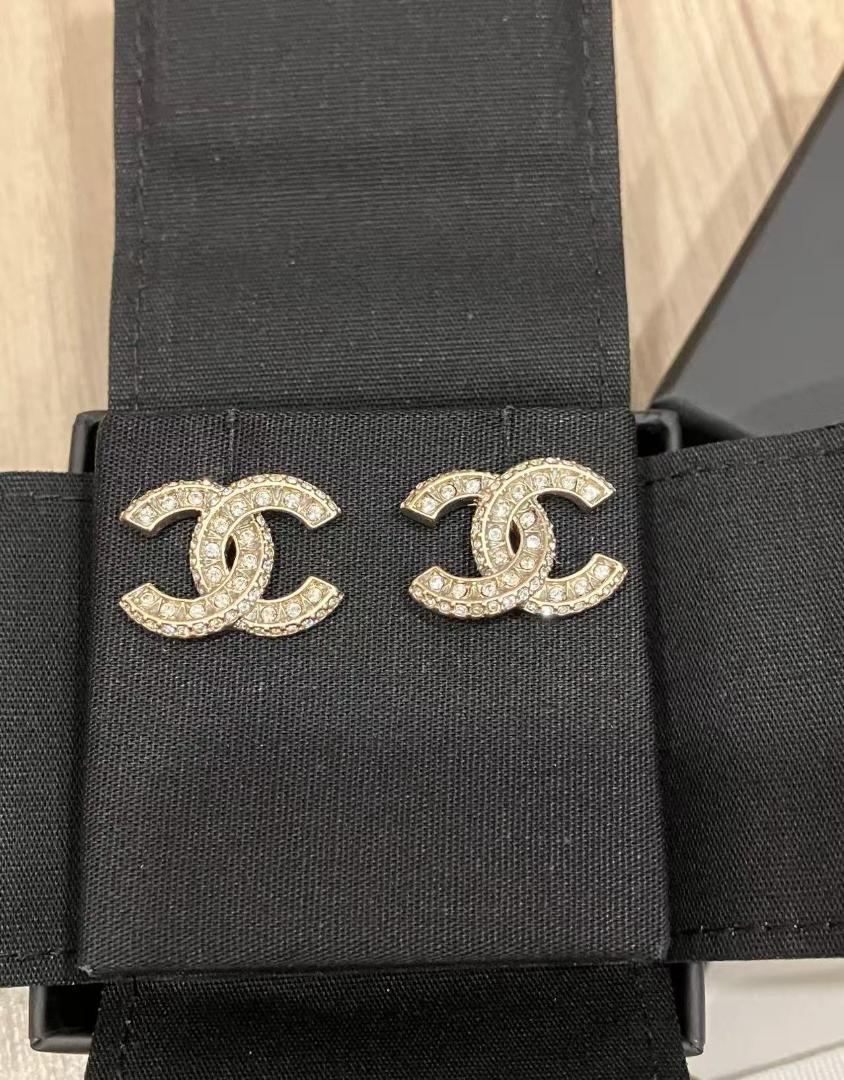 CHANEL ゴールド ダブルCロゴ ピアス - メルカリ