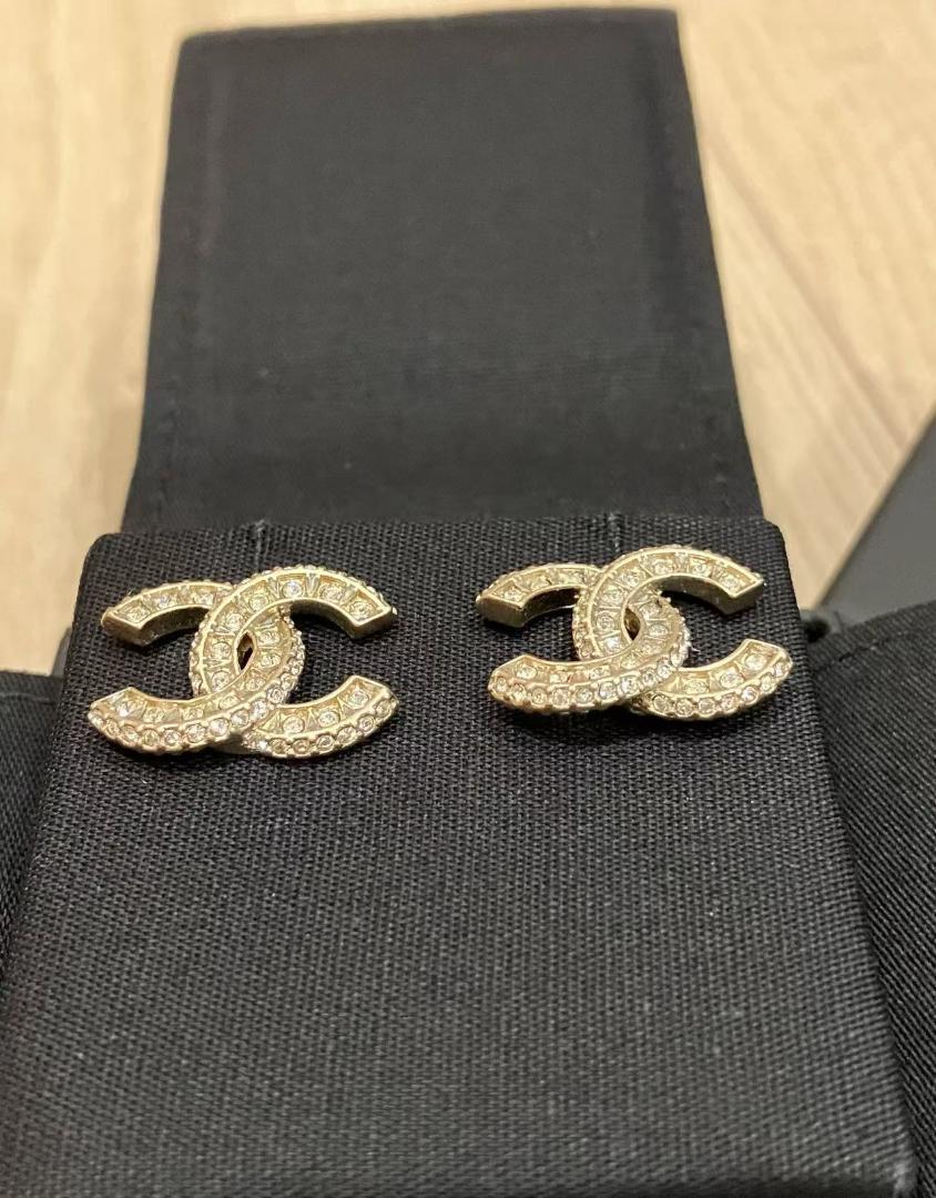 CHANEL ゴールド ダブルCロゴピアス CHANEL ゴールド ダブルCロゴ ピアス