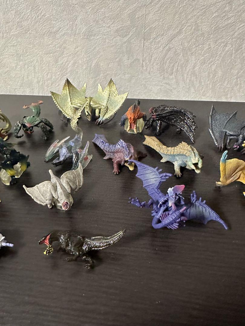 モンスターハンター モンスター図鑑 まとめ売り - メルカリ