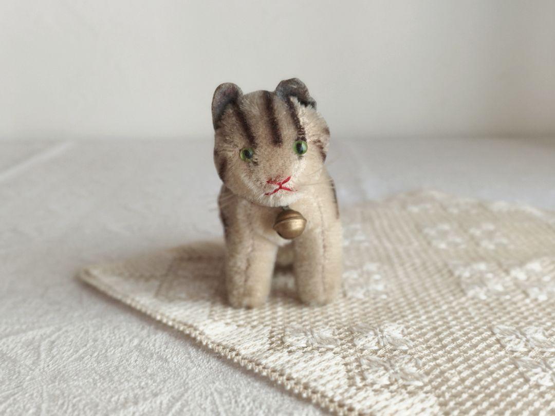 * vintage cat ❀ チリンとなる鈴と一緒 かわいいネコちゃん