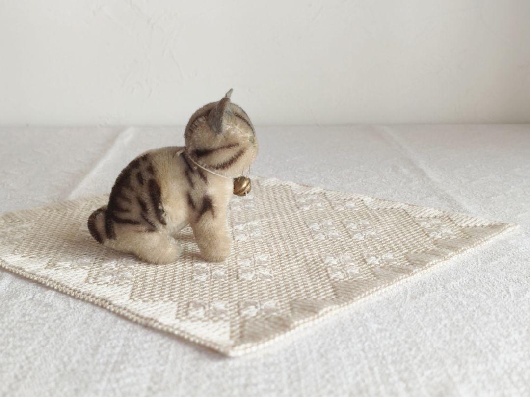 * vintage cat ❀ チリンとなる鈴と一緒 かわいいネコちゃん
