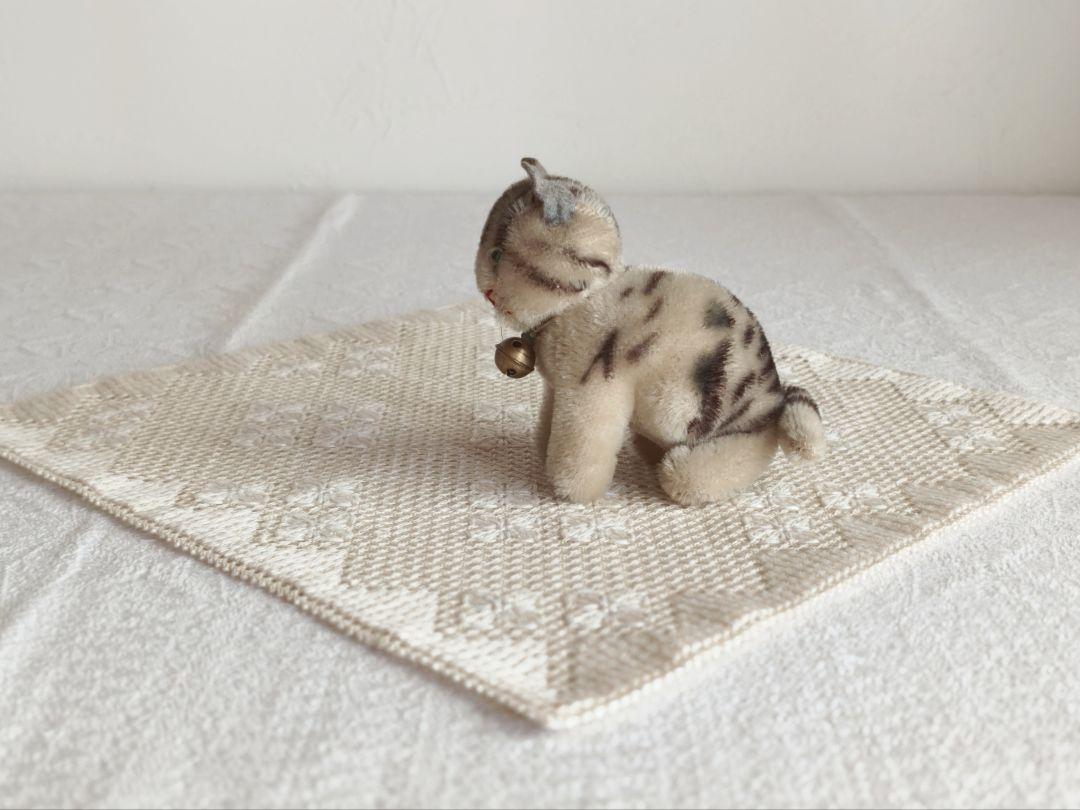 * vintage cat ❀ チリンとなる鈴と一緒 かわいいネコちゃん