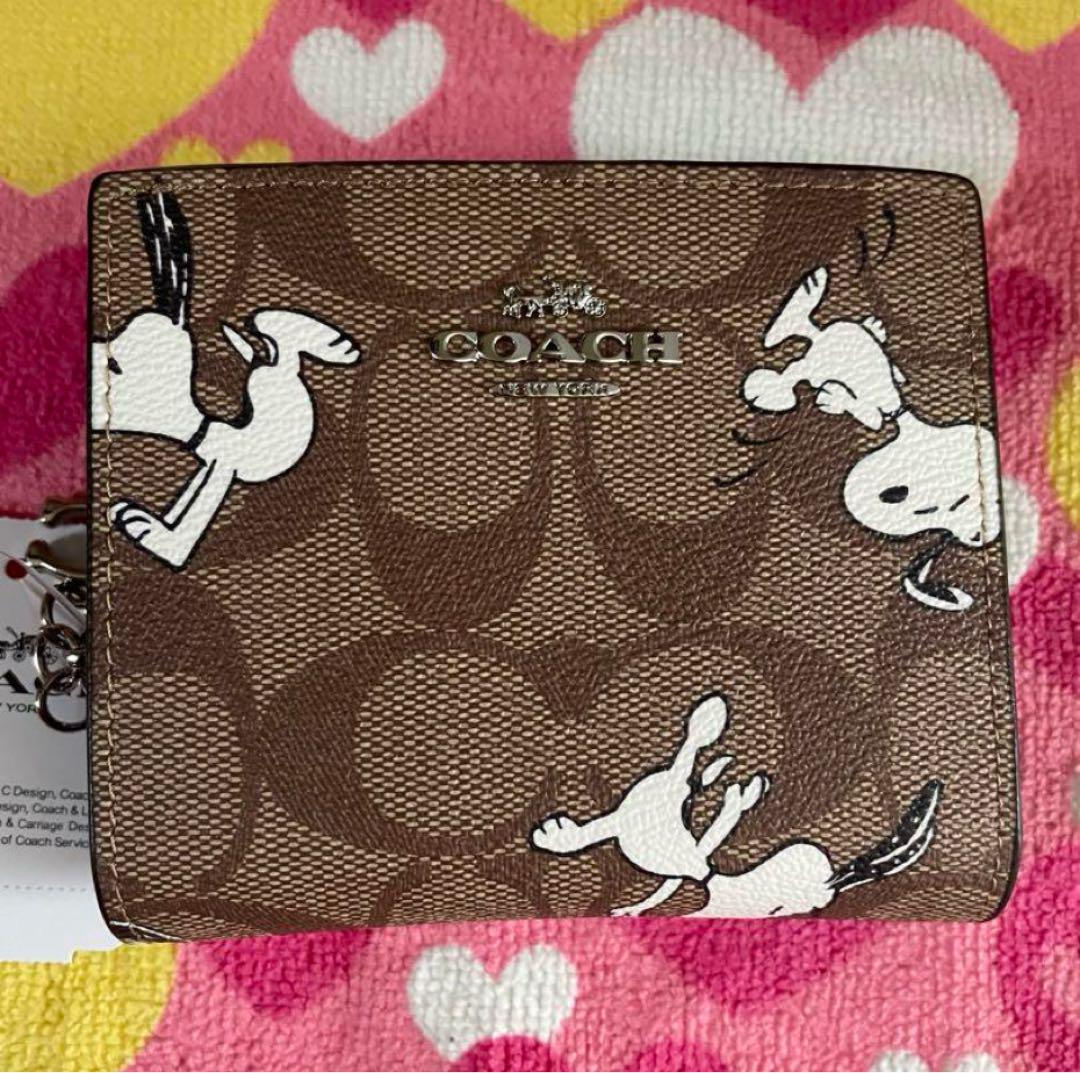 ⭐️新品・未使用【即日発送】スヌーピー２つ折り財布coach・アウトレット⭐️箱ナシ ⭐️新品・未使用【即日発送】スヌーピー2つ折り財布coach
