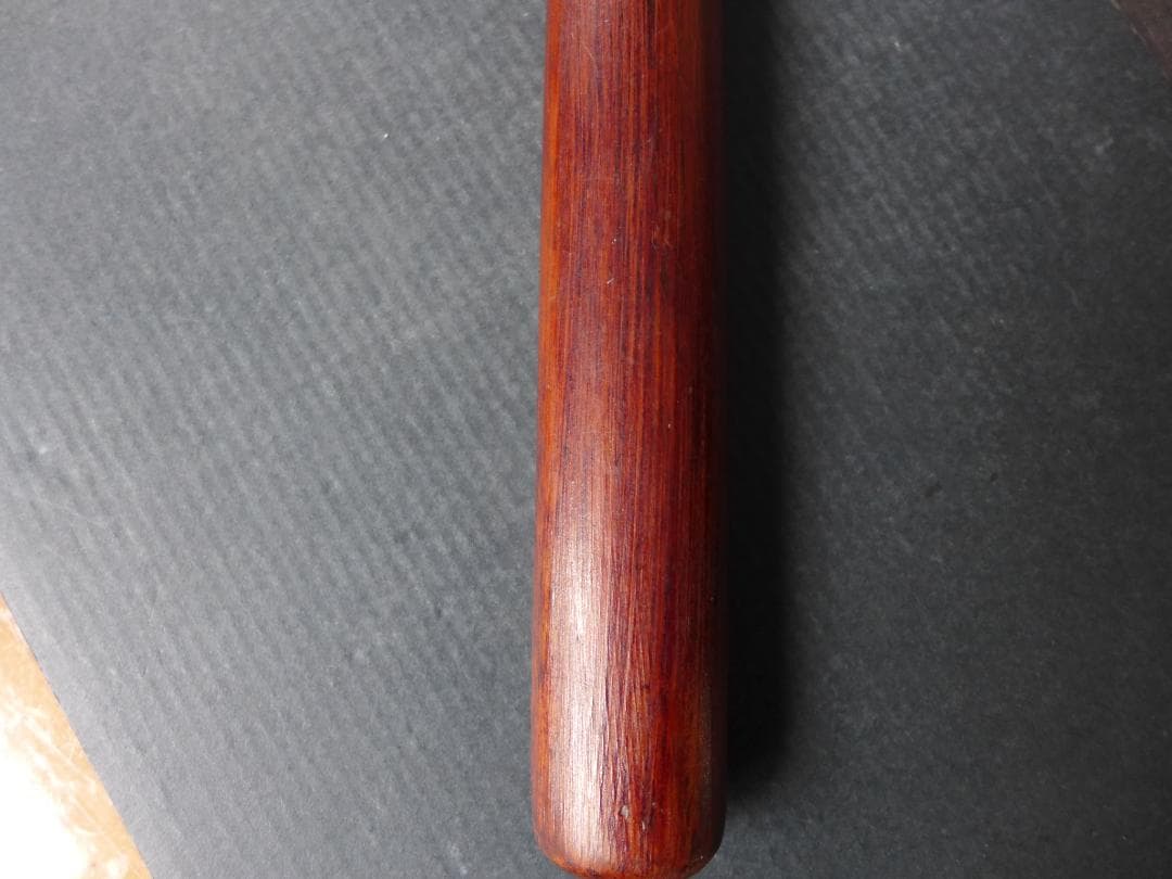 時代物 未使用 古い木製一刀彫り キセル入れ物 煙管筒 提げ物 喫煙具 レトロ 時代物 未使用 古い木製一刀彫り キセル入れ物 煙管筒 提げ物 喫煙具 レトロ