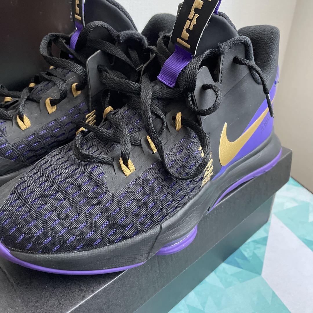 NIKE LEBRON WITNESS V EP NIKE LEBRON WITNESS V EP