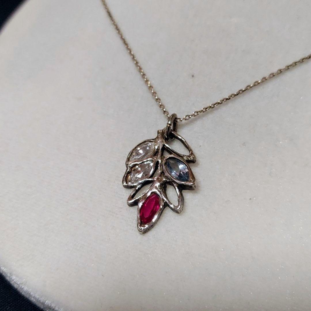 ハンドメイドシルバー木の葉モチーフの透かしペンダント925チェーン付新品、♥ NEXPOTALLINN_EU