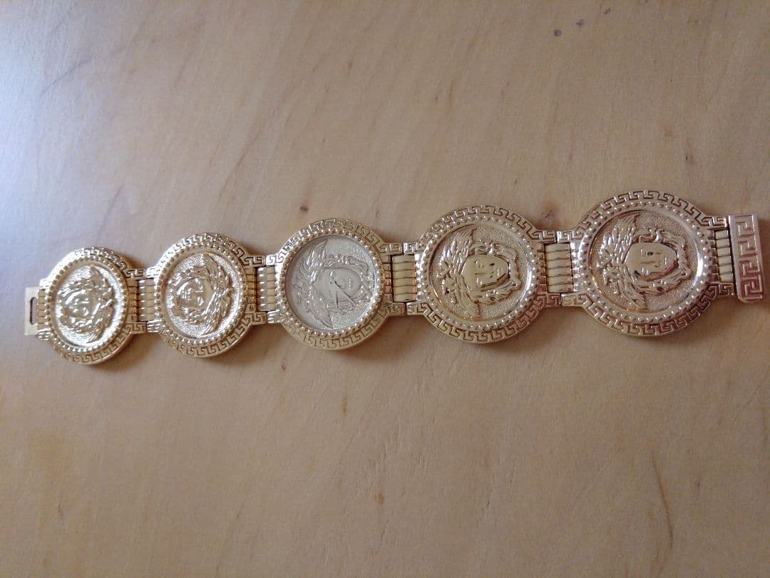 ジャンニヴェルサーチ　G10 メデューサ　腕時計　コインブレスレット