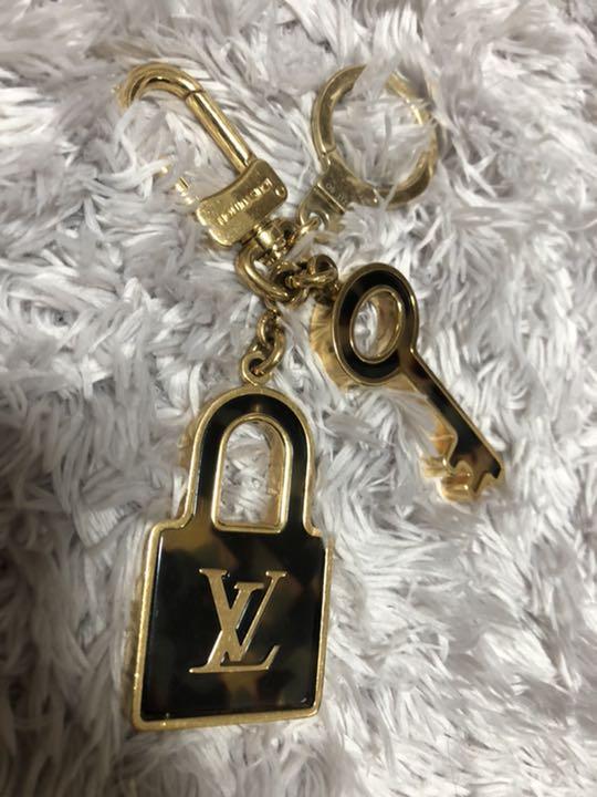 オレンジ系お礼や感謝伝えるプチギフト Louis Vuitton バックチャーム 新品即決 スヌーピー様 エルメス HERMES カデナ パドロック カギ 104番 キーホルダー