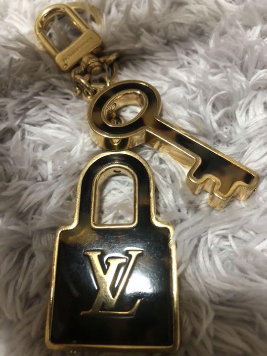 オレンジ系お礼や感謝伝えるプチギフト Louis Vuitton バックチャーム 新品即決 スヌーピー様 エルメス HERMES カデナ パドロック カギ 104番 キーホルダー