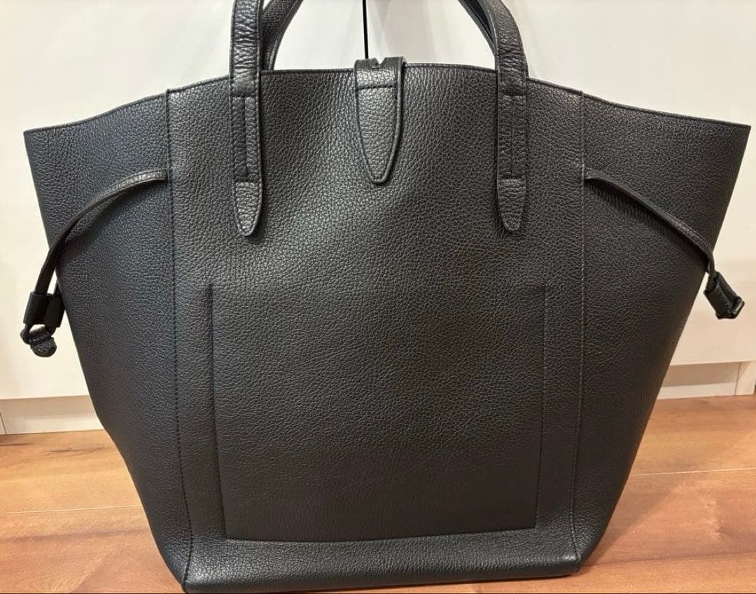 美品 FURLA NET トートバッグ Lサイズ 黒 本革 美品 FURLA NET トートバッグ Lサイズ 黒 本革