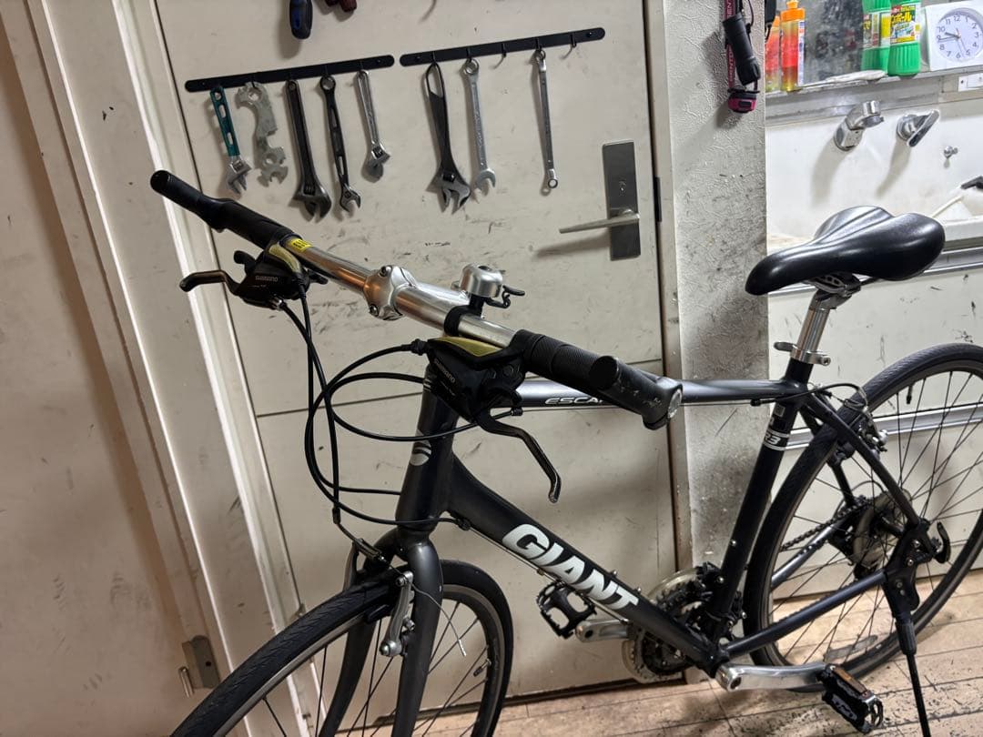 メタリックグレー