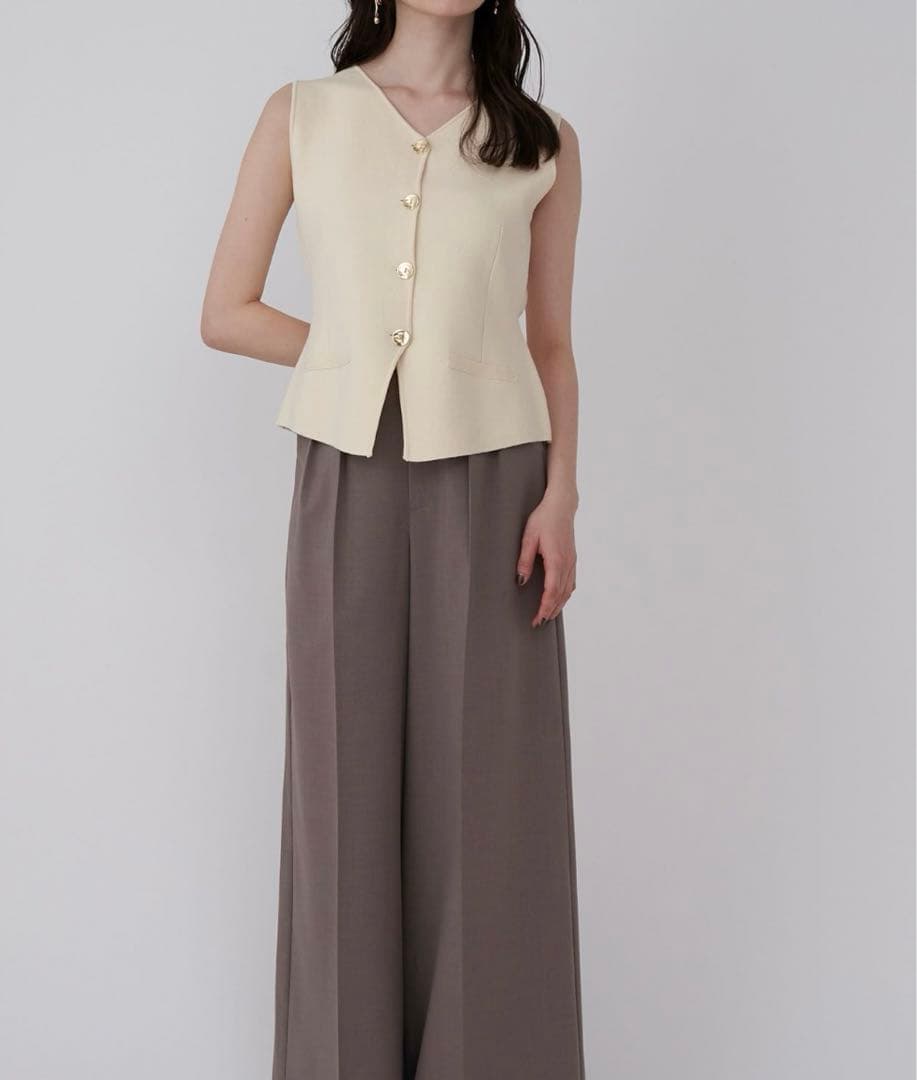 【今季完売品】LAGUNAMOON メタルボタンデザインニットベスト アイボリー