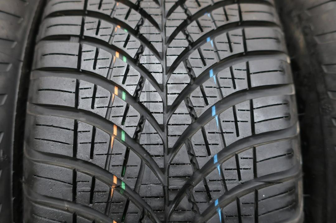 tamaG様送料込　2024年　グッドイヤー　ベクター　215/65R16