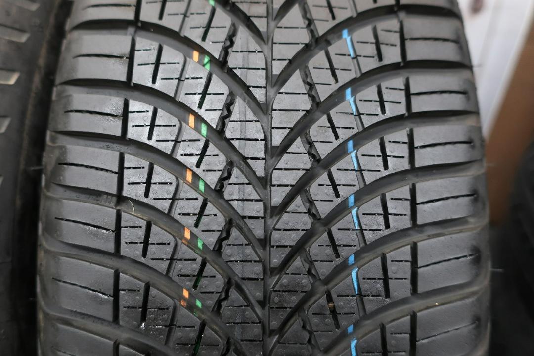 tamaG様送料込　2024年　グッドイヤー　ベクター　215/65R16