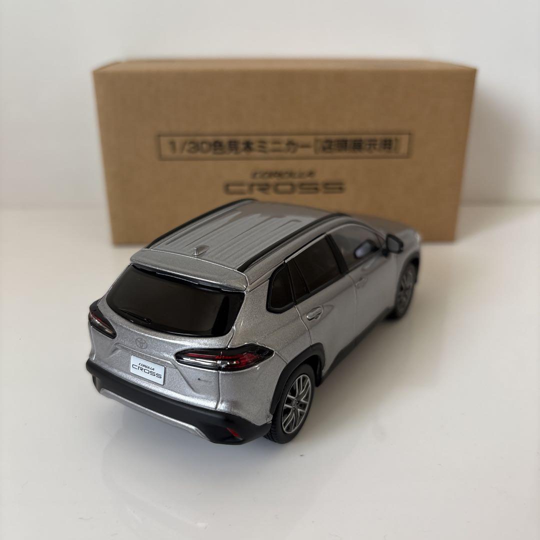 非売品 1/30 新型 カローラクロス 後期 ミニカー メタル