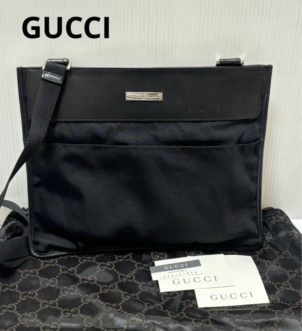 GUCCI / グッチ 黒ショルダーバッグレザーサコッシュ