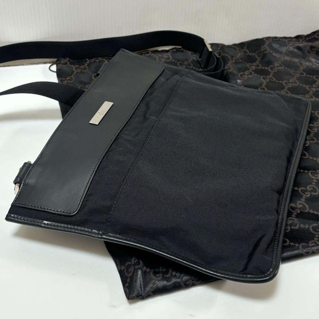 GUCCI / グッチ 黒ショルダーバッグレザーサコッシュ