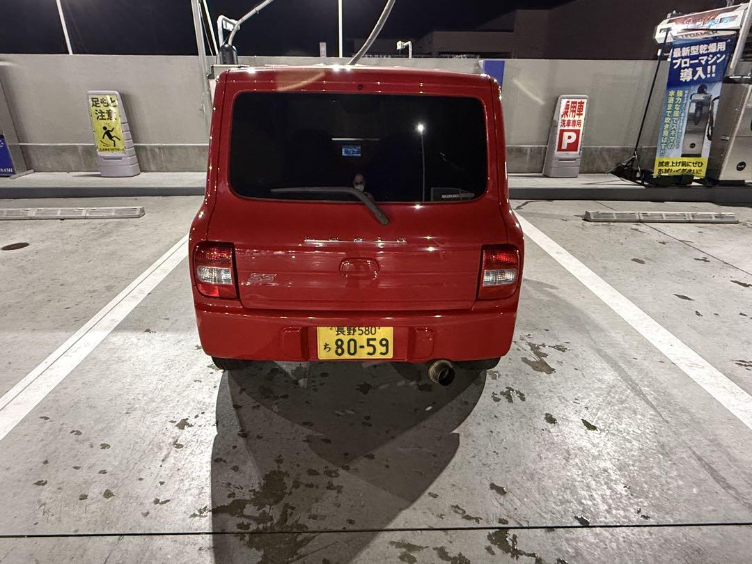 赤いハッチバック車 80-59
